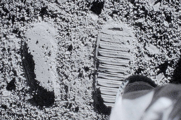 Кадр из фильма «Аполлон 18»